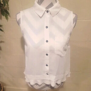 CAbi Style #3439 Pleated Hem Sleeveless Blouse Top Size XS White Button Up